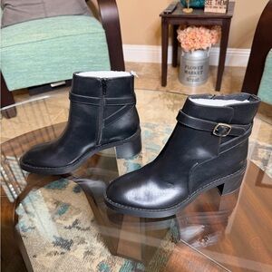 LOFT Ann Taylor Black Ankle Booties size 7